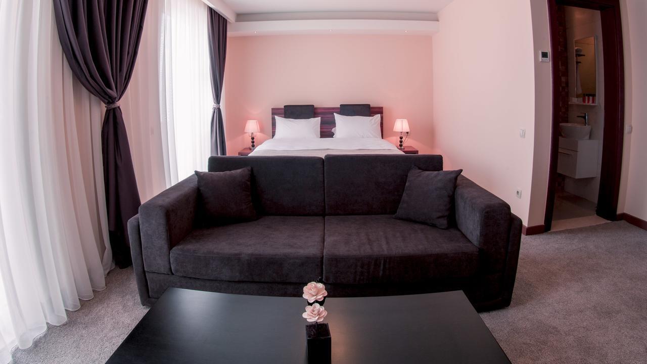 Semitronix Hotel Prishtina Pristina Extérieur photo