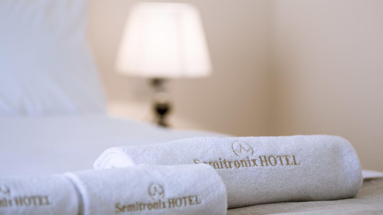 Semitronix Hotel Prishtina Pristina Extérieur photo
