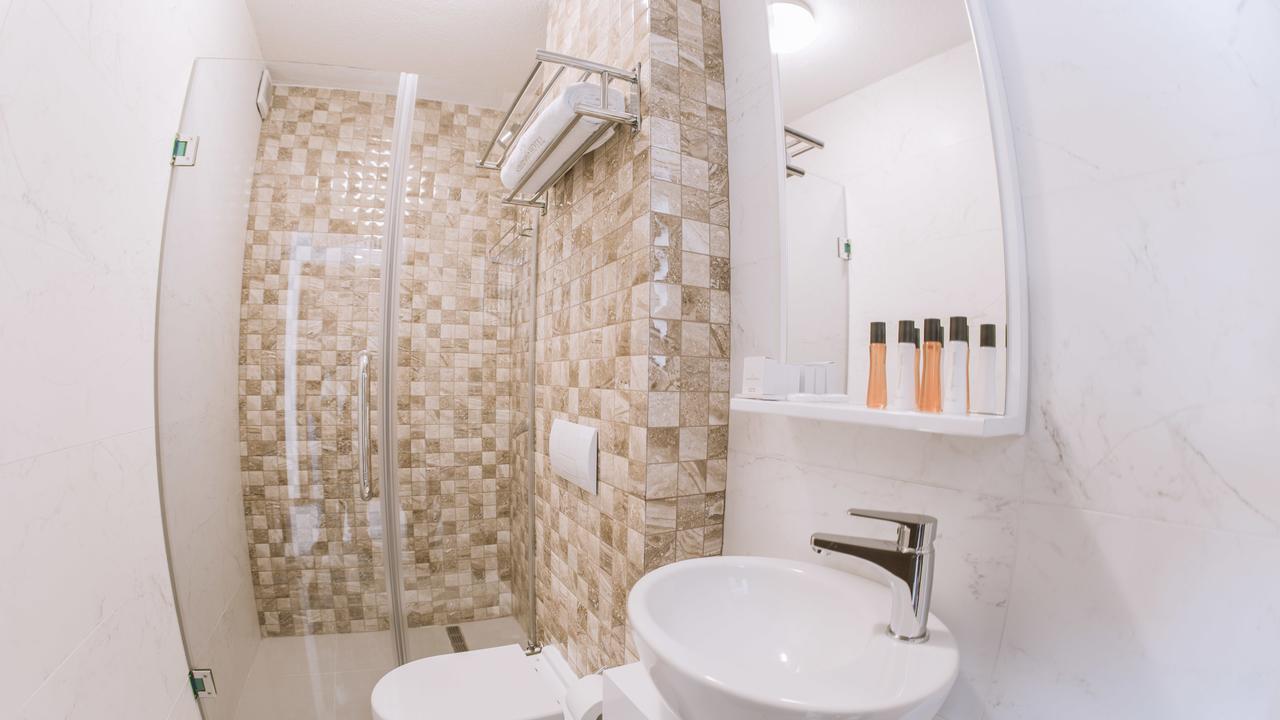 Semitronix Hotel Prishtina Pristina Extérieur photo