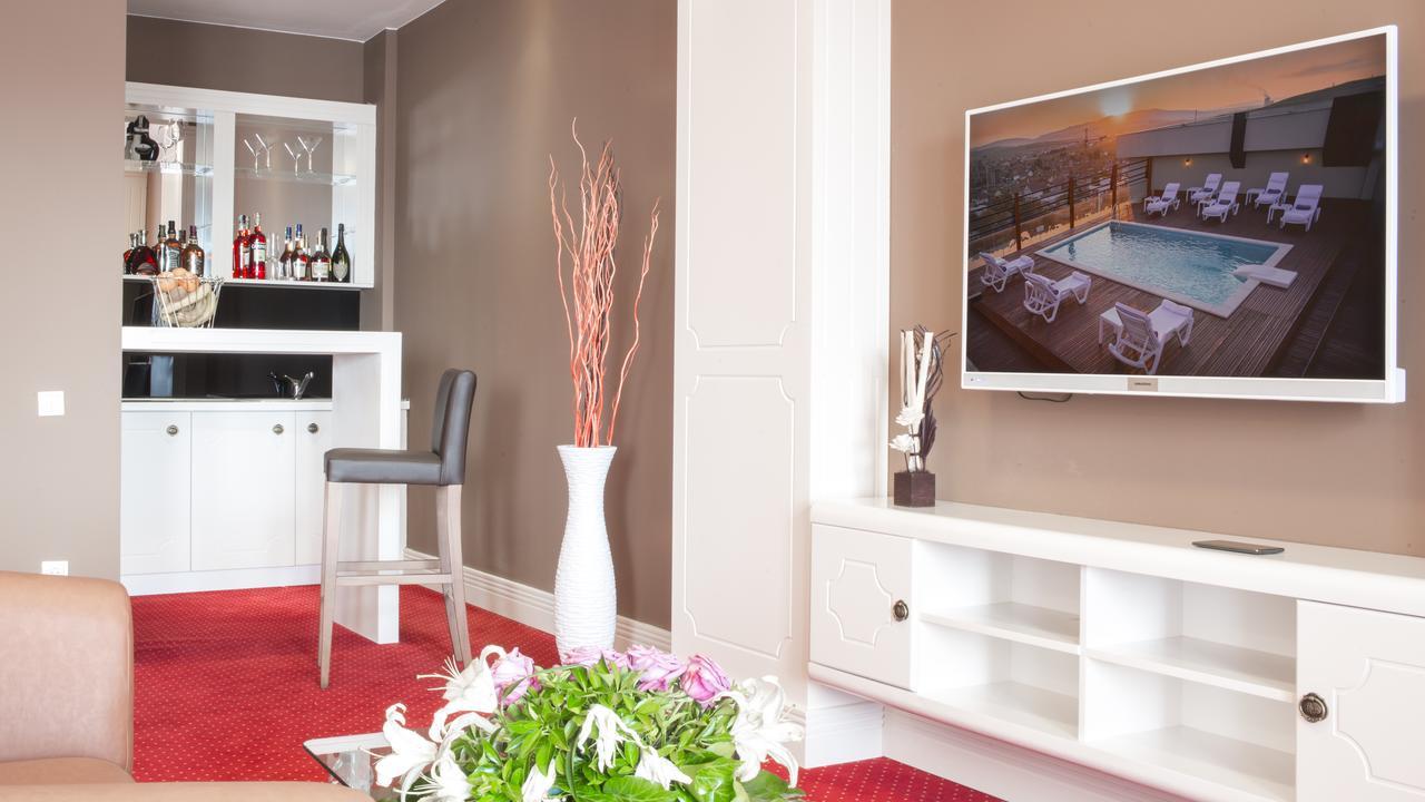 Semitronix Hotel Prishtina Pristina Extérieur photo