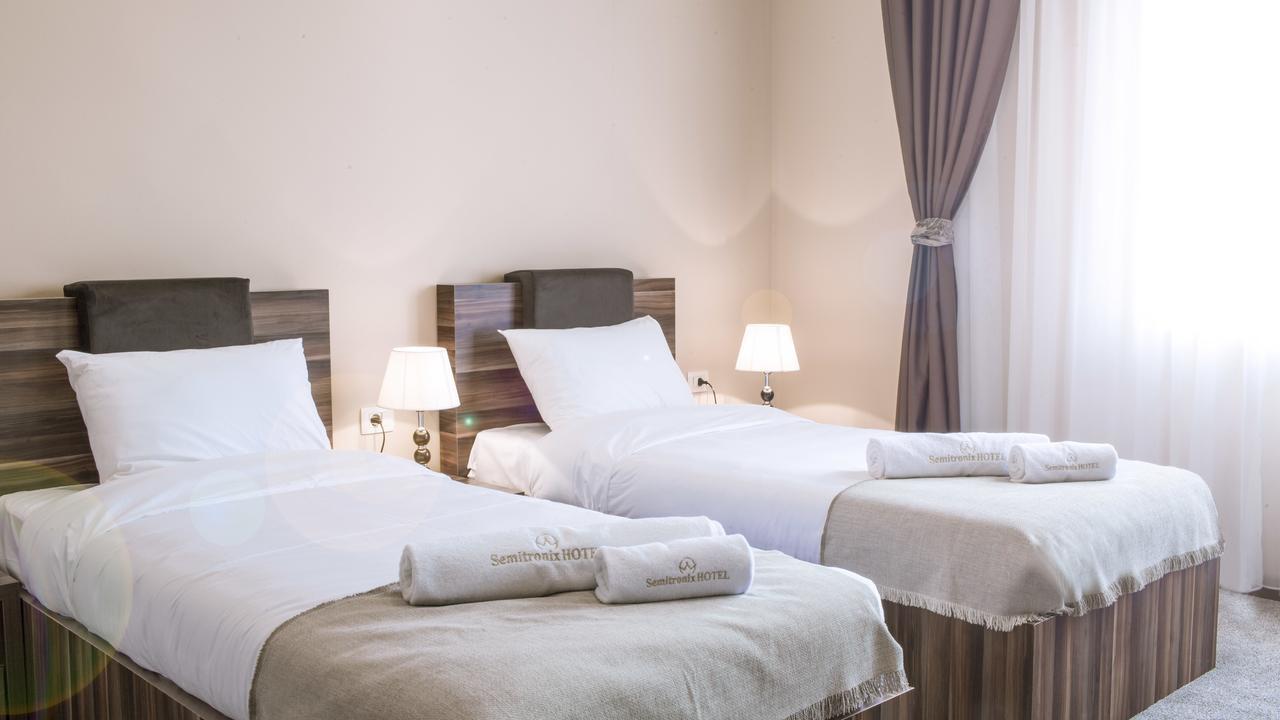 Semitronix Hotel Prishtina Pristina Extérieur photo